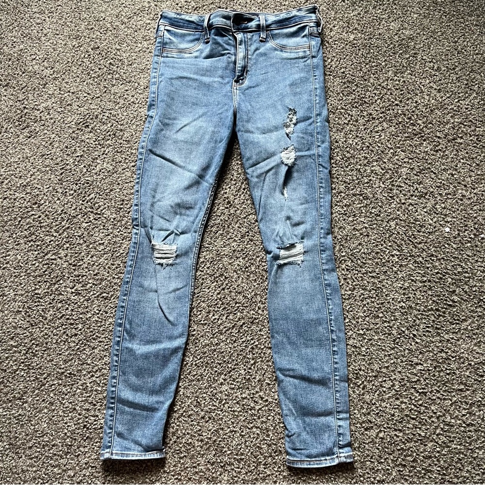 Hollister size 5R cropped ripped skinny jeans